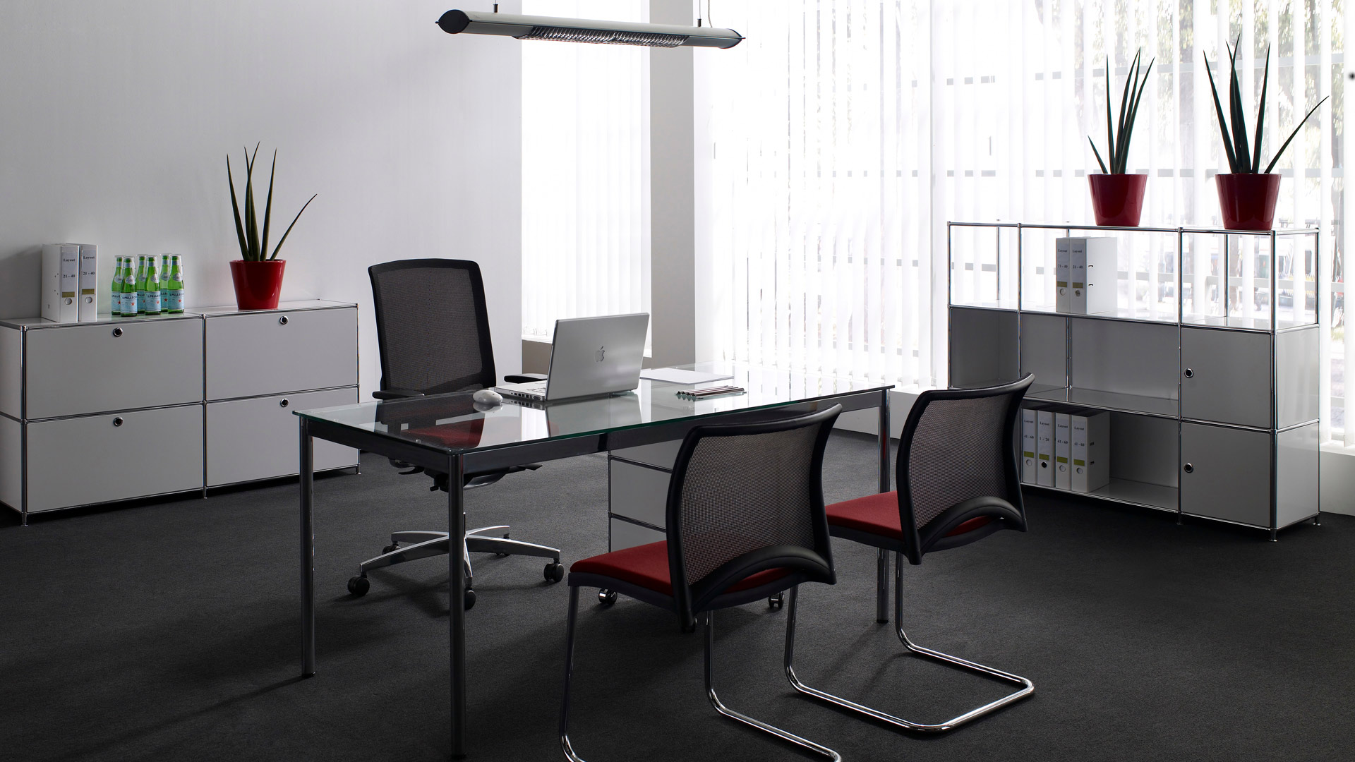 Im Homeoffice und Büro sind Modulmöbel von System4 ideal flexibel zu designen
