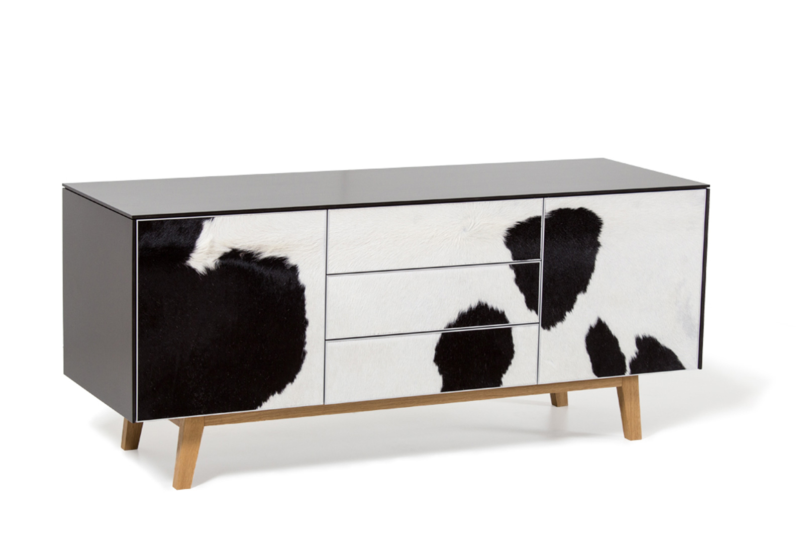 Sideboard avec peau de vache de la menuiserie suisse Weiss Design, Zug